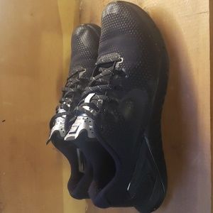 WOMENS NIKE METCON 4 SNEAKERS